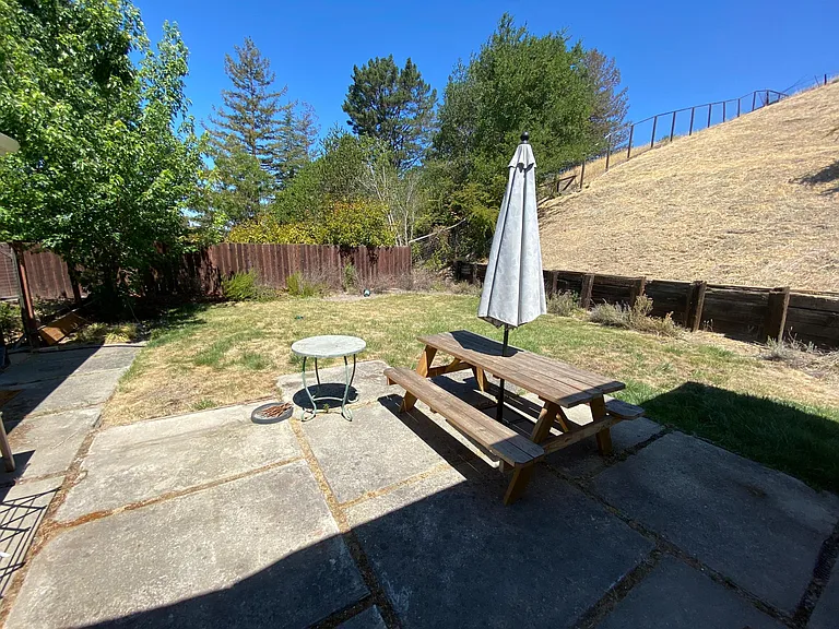3156 Lucas Dr — Photo 19
