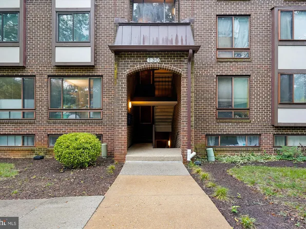 130 Roberts Ln APT 200, Alexandria, VA 22314