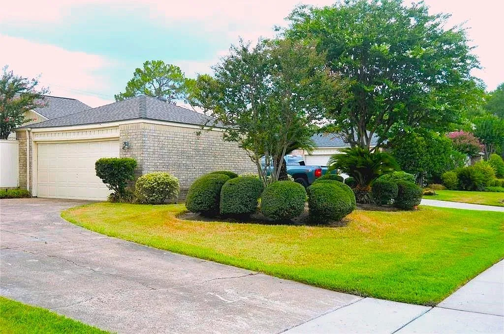 3 bed, 2.0 bath, 1845 sqft, $2,500 — Photo 2