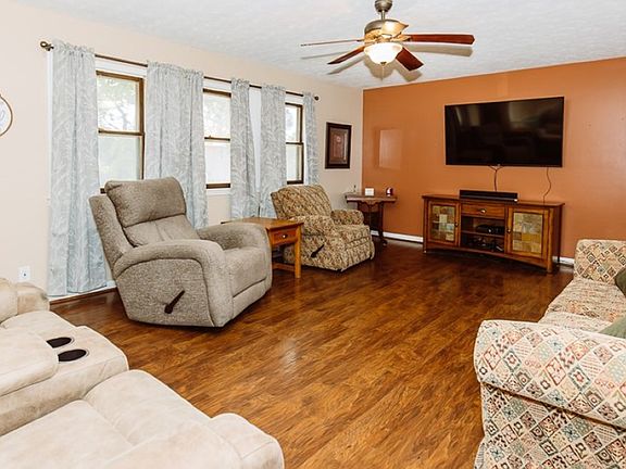3rd image of 319 E Irene St