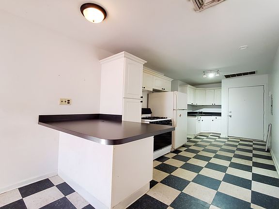 5th image of 701 Grand St #2B