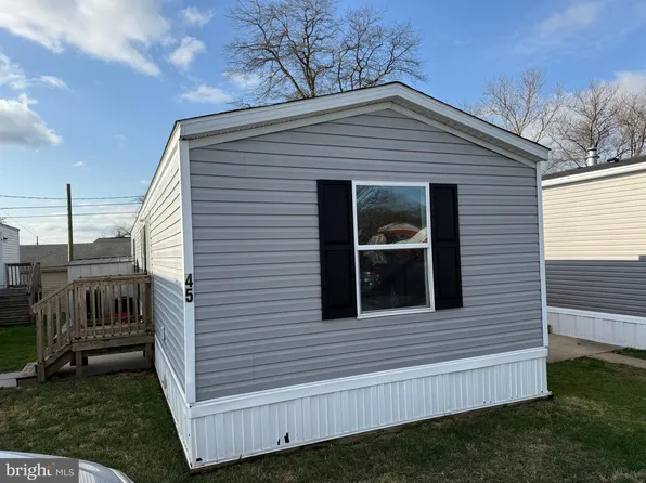 45 Hilltop Ave, Akron, PA 17501