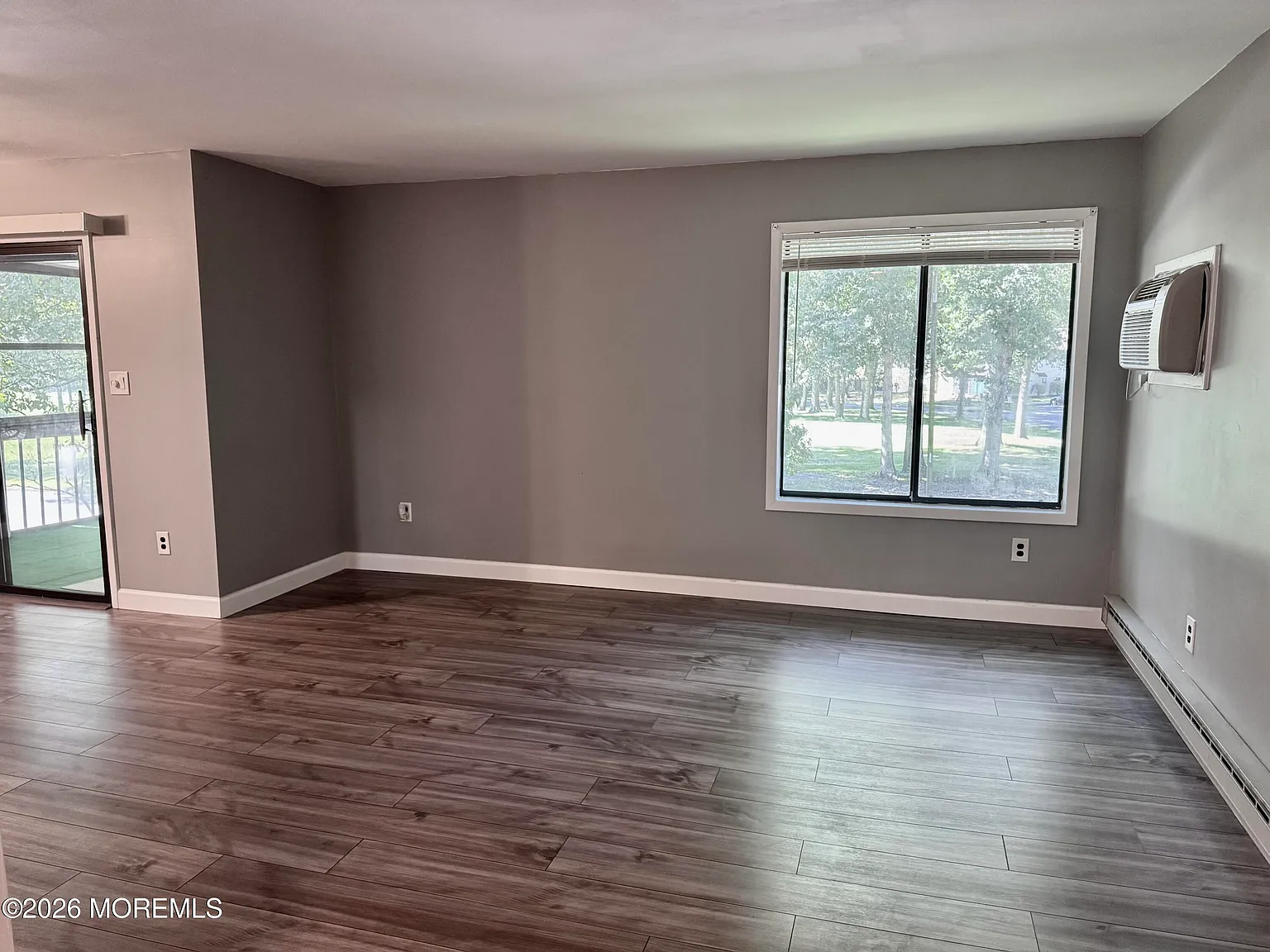 1 bed, 920 sqft, $2,000 — Photo 3