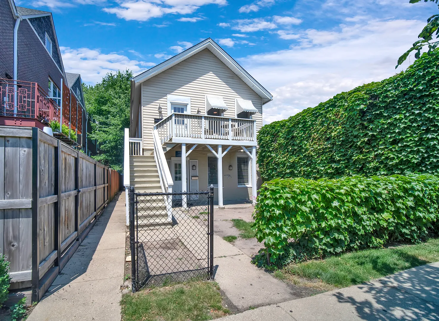 919 Foster — Photo 1