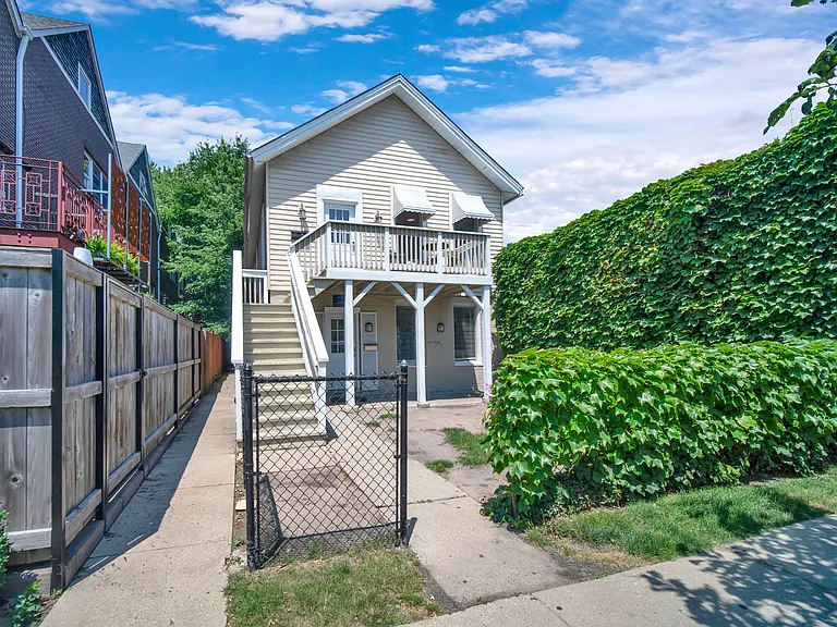 919 Foster St — Photo 1