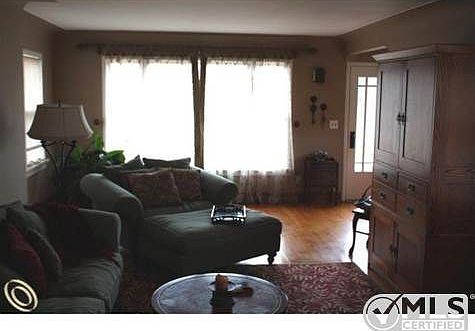 4363 Pine Grove living room.JPG