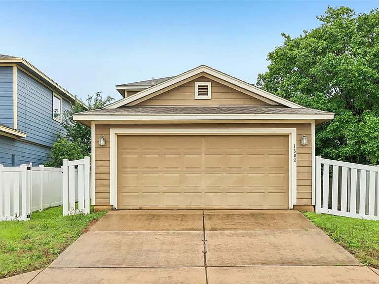 1808 Enchanted Rock Dr — Photo 31