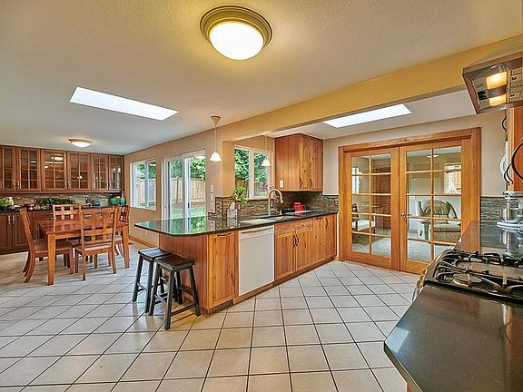 5th image of 8337 133rd Ave NE