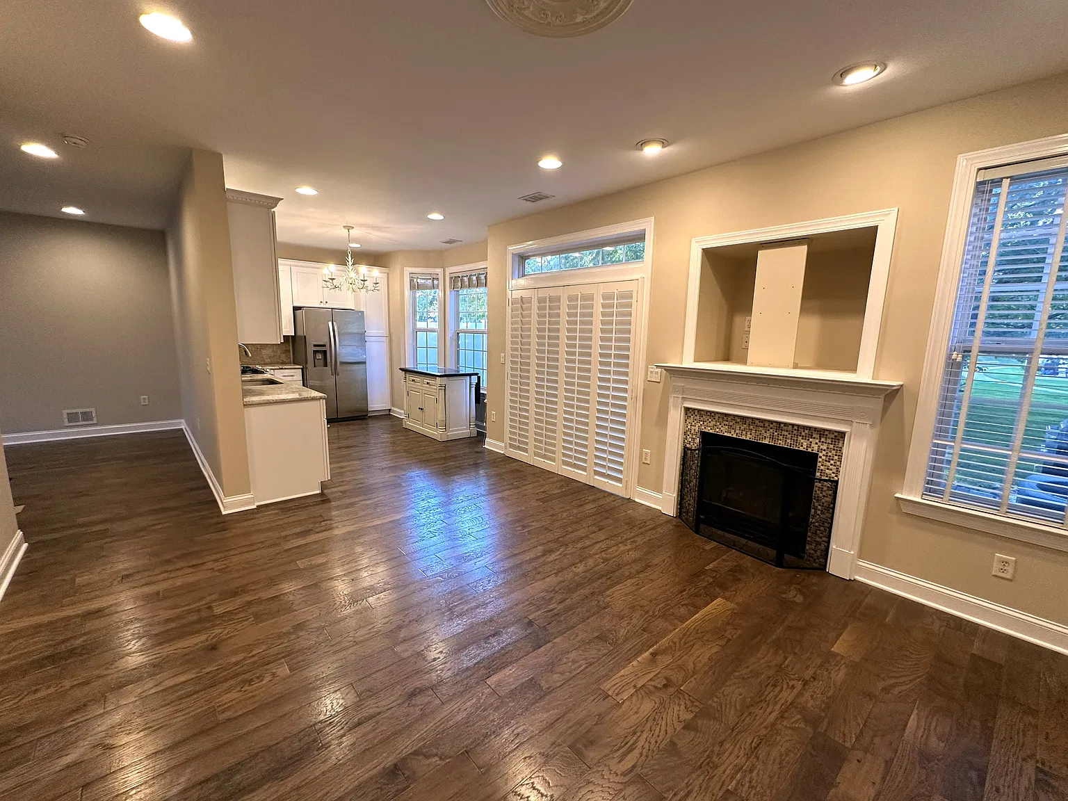 3 bed, 2.5 bath, 1906 sqft, $3,900 — Photo 2