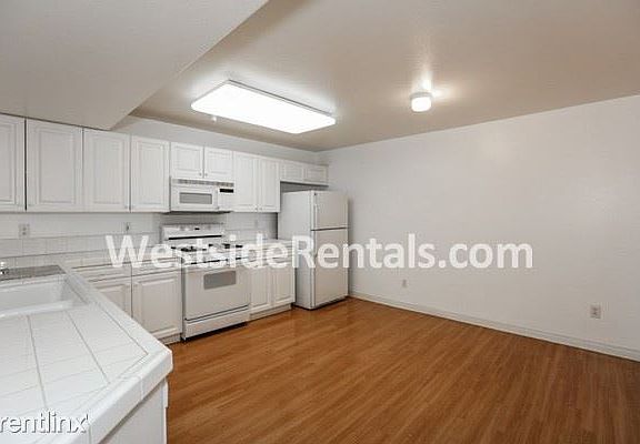 5th image of 17735 Kinzie St Unit 211