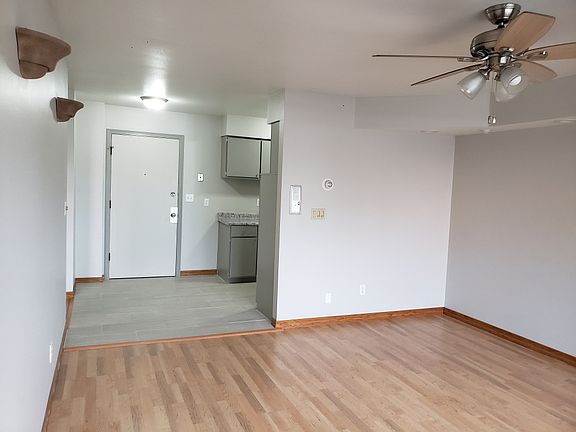 4th image of 1651 N Farwell Ave #206