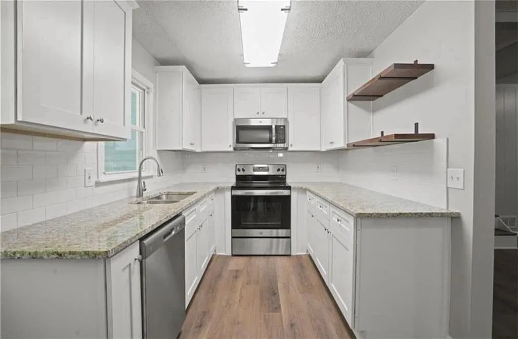 4 bed, 2.0 bath, 1805 sqft, $2,400 — Photo 4