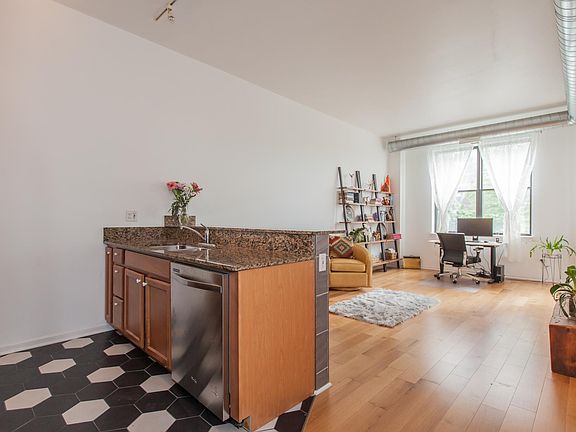 5th image of 950 W Leland Ave APT 409