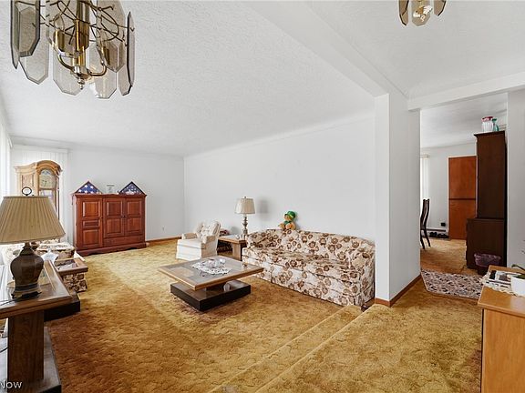 4th image of 255 N Amboy Rd