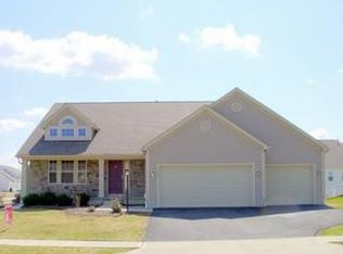 5697 Blue Star Dr, Grove City, OH 43123