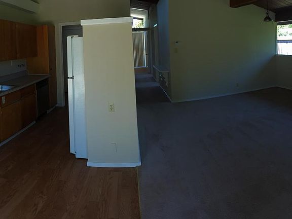 4th image of 84 Roosevelt Cir
