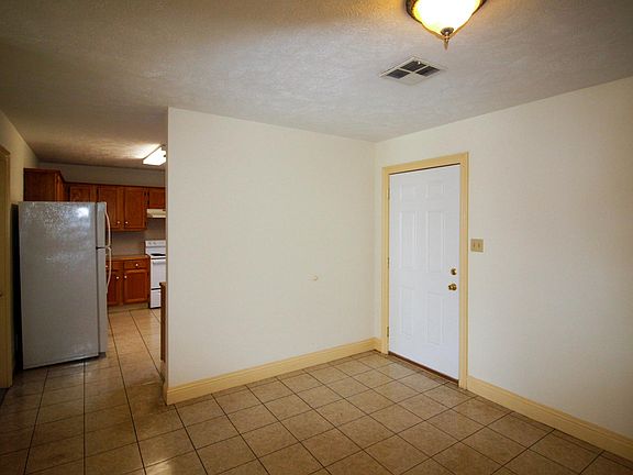 5th image of 3757 Newcastle Dr