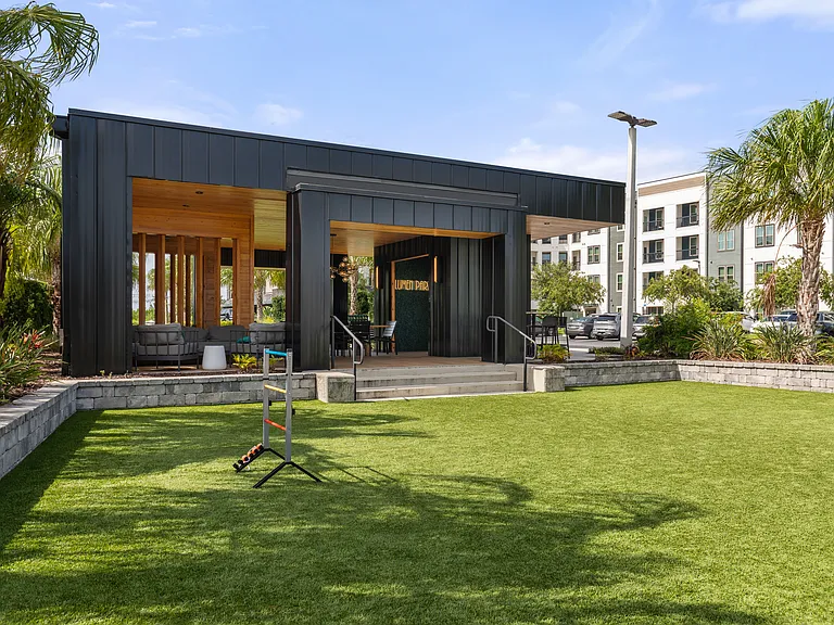 Socialize, connect and entertain in our thoughtfully designed indoor-outdoor lounge.