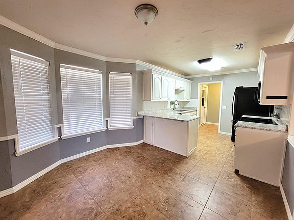 2nd image of 1004 Sierra Dr