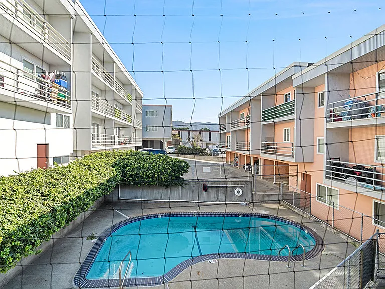 The Edgeworth Apartments — Photo 15