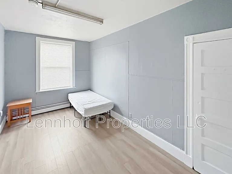 32 Lawrence Street — Photo 7