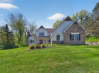 7798 Lee Rd, Brighton, MI 48116