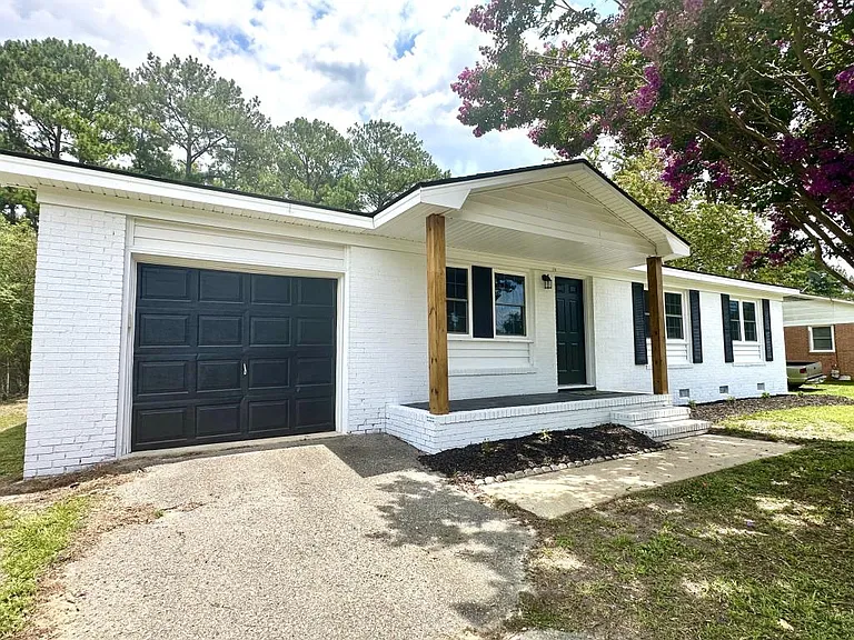1609 Grandview Dr — Photo 2