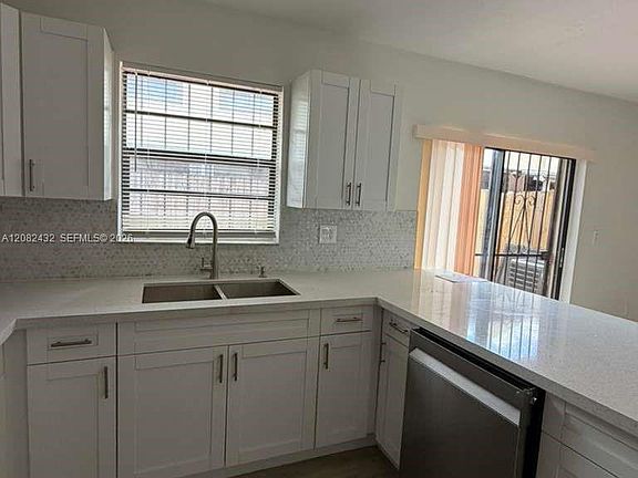 4th image of 710 SW 114th Ave APT C3