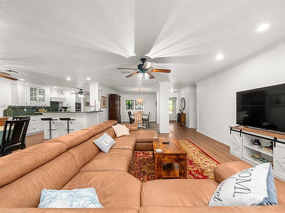 2nd image of 2551 Lakeview Dr #2551