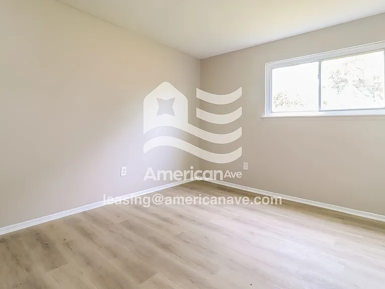 977651_013_bedroom_13944623.jpg
