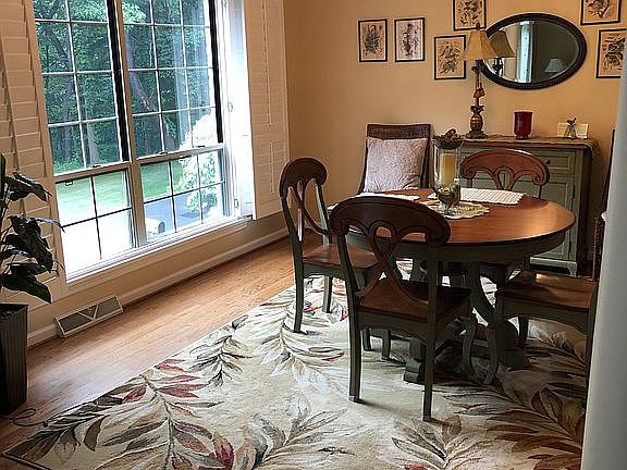 3rd image of 608 Essex Ct