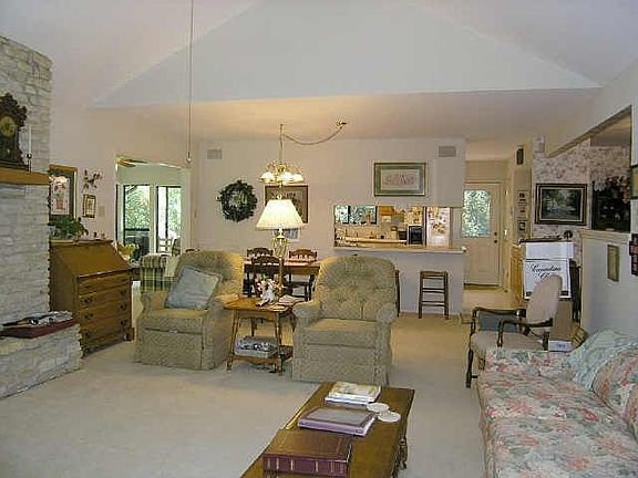 4th image of 1300 Oak Glen Trl