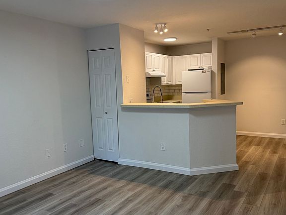 5th image of 850 S Tamiami Trl APT 304
