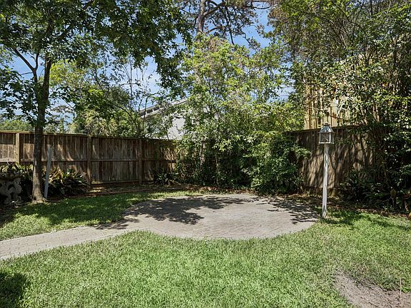 3rd image of 1019 Grovewood Ln