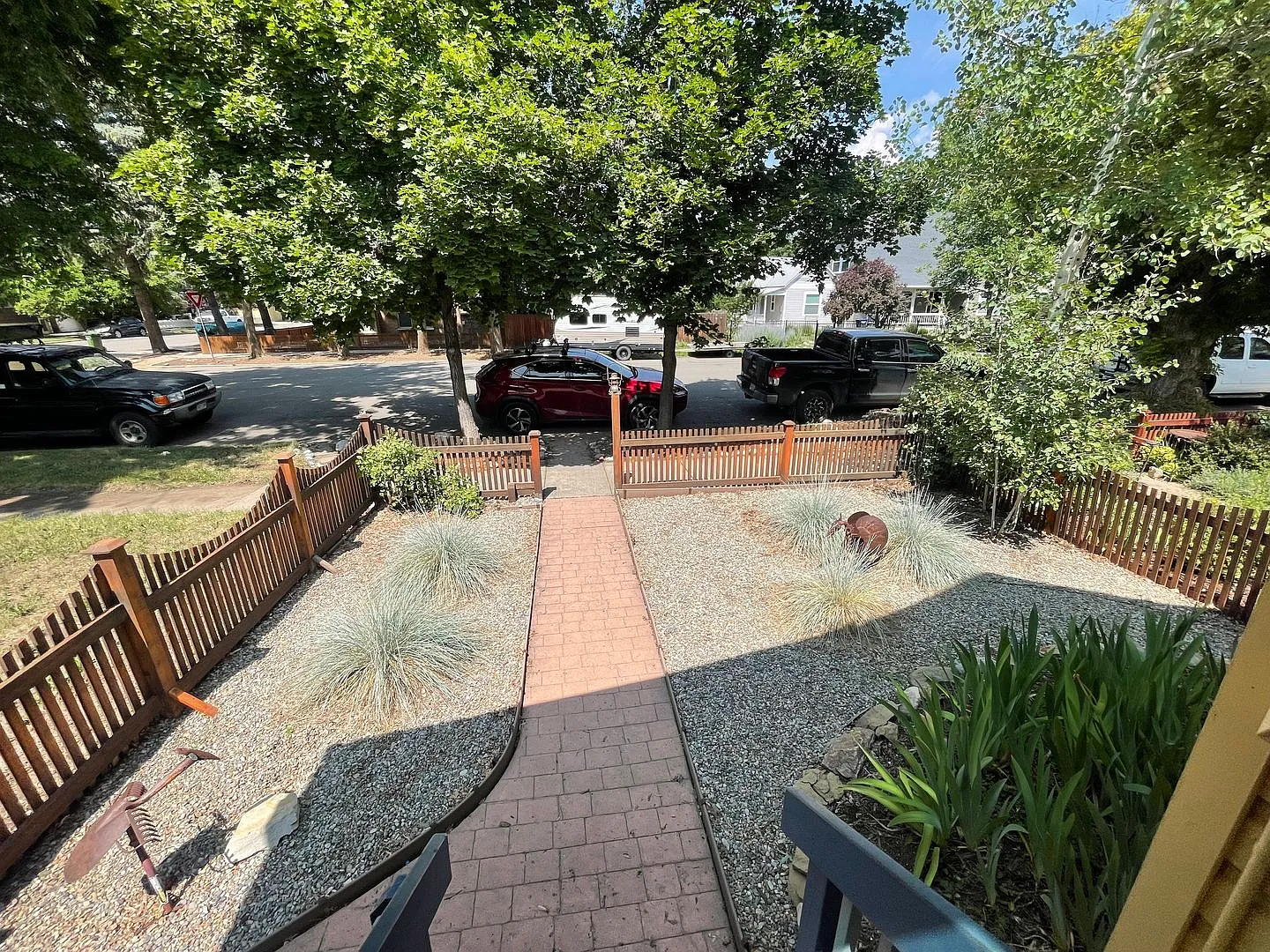 Great location! Furnished 2 bedroom, 1.5 bath House with Bonus Room — Photo 3