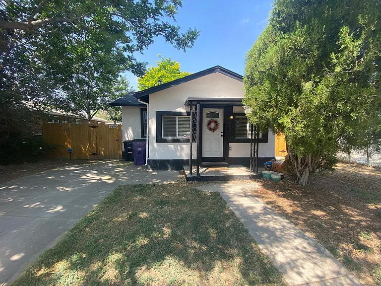 235 S Alcott St — Photo 1
