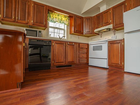 5th image of 395 Scott Ave