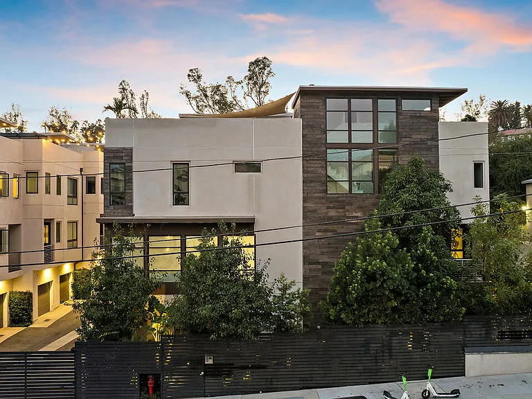 2111 N Cahuenga Blvd #1 — Photo 31