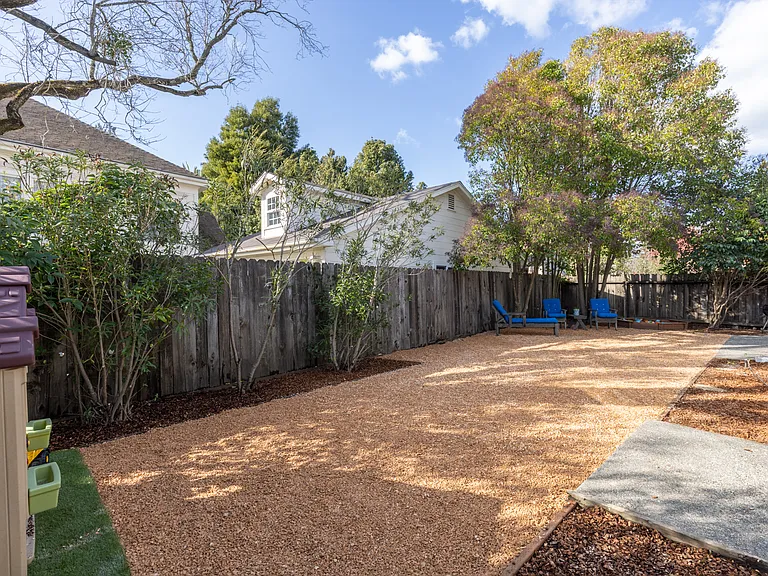 1045 Seymour St — Photo 34