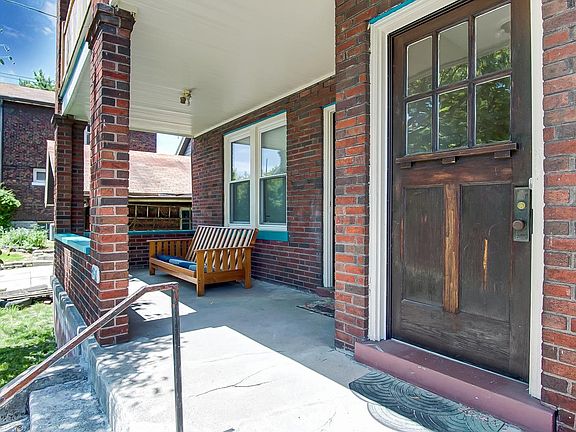 4th image of 460 Lloyd Pl APT 2
