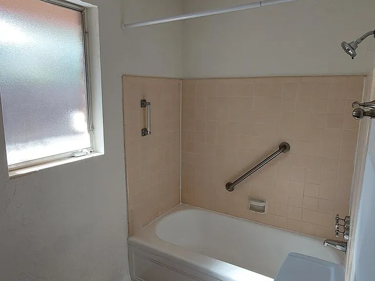 E Blacklidge Dr — Photo 32