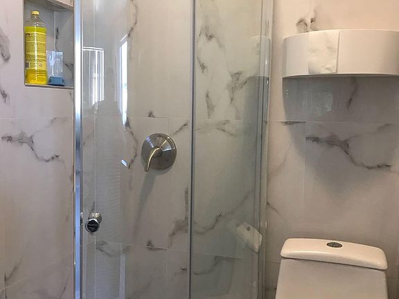 4th image of 2250 NE 172nd St APT 3A