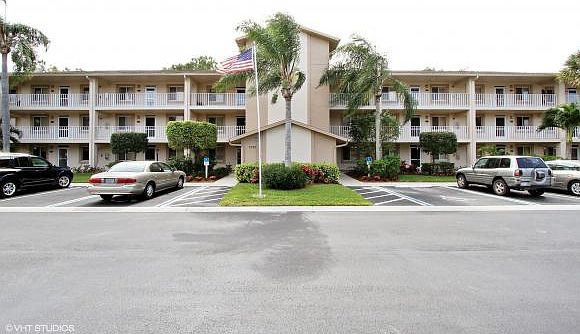 1st image of 7320 Glenmoor Ln #208
