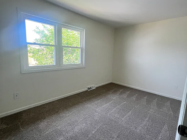 Shaker Heights Apartments — Photo 11