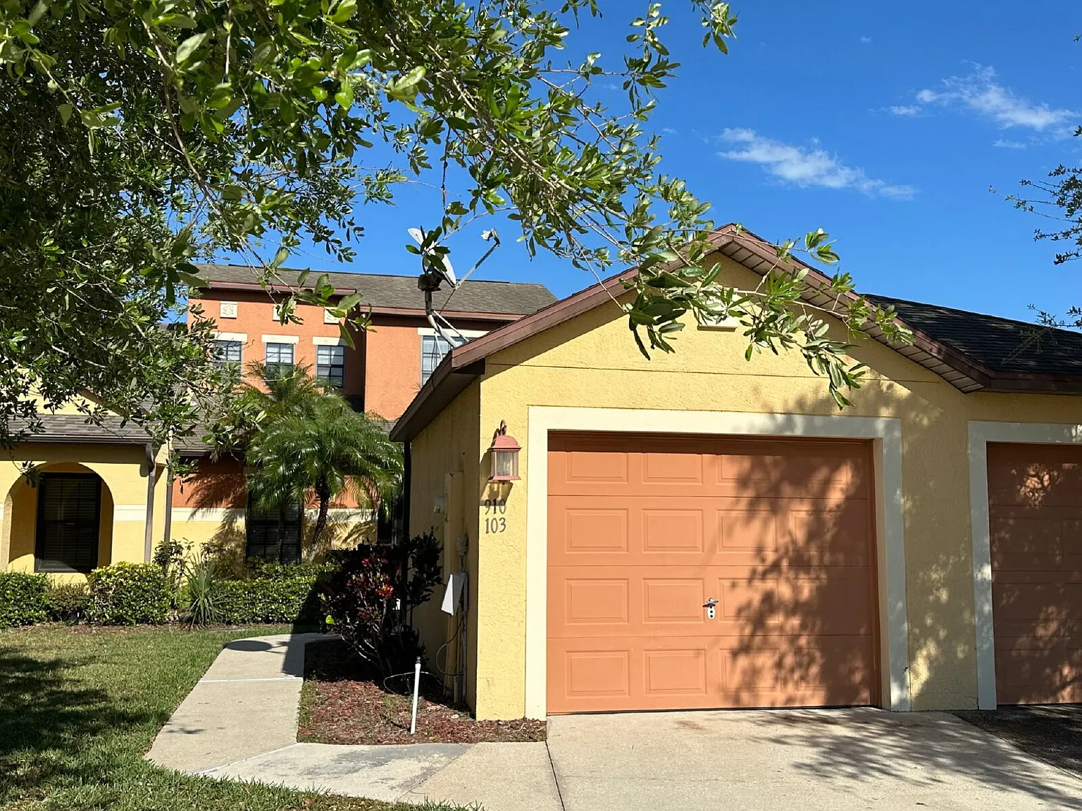 3 bed, 2.0 bath, 1277 sqft, $1,700 — Photo 3