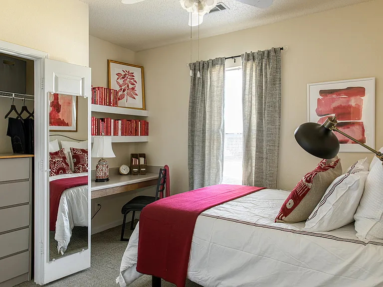River Pointe Apartments — Photo 18