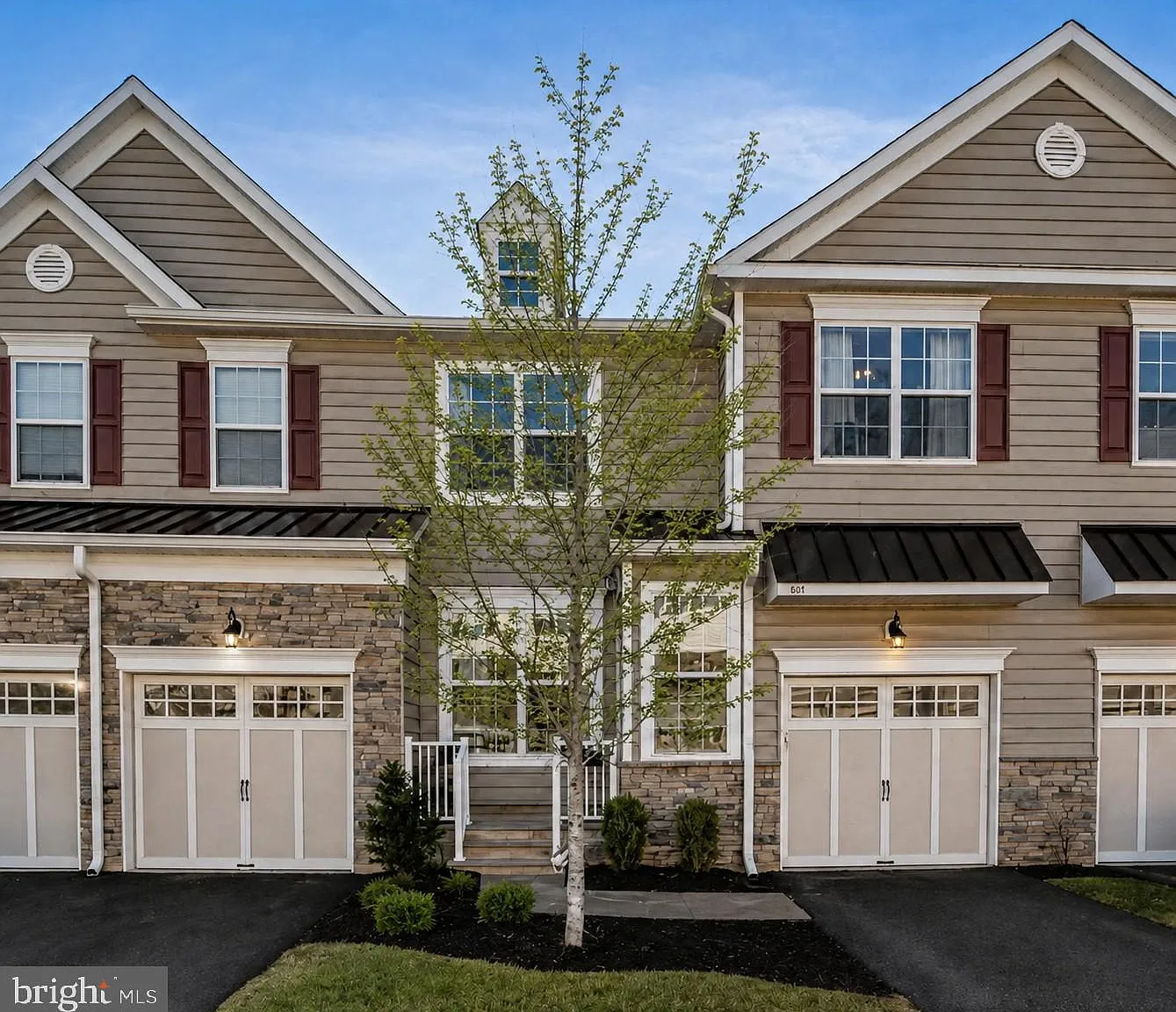 4 bed, 3.5 bath, 2151 sqft, $4,300 — Photo 1