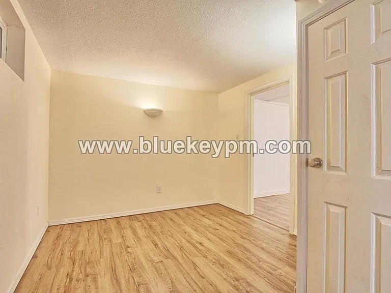 1102 NW 41st St — Photo 15