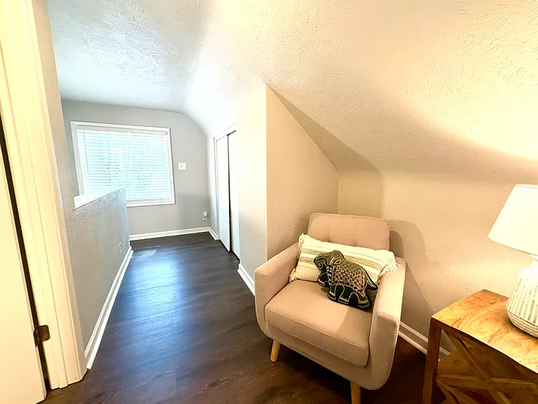 1124 N Twyckenham Dr — Photo 17