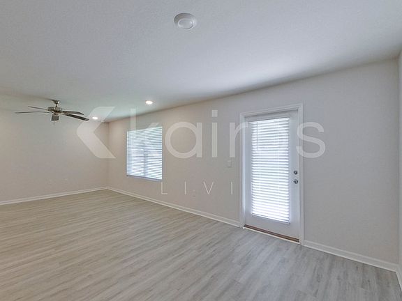 3rd image of 389 Monarch Ln